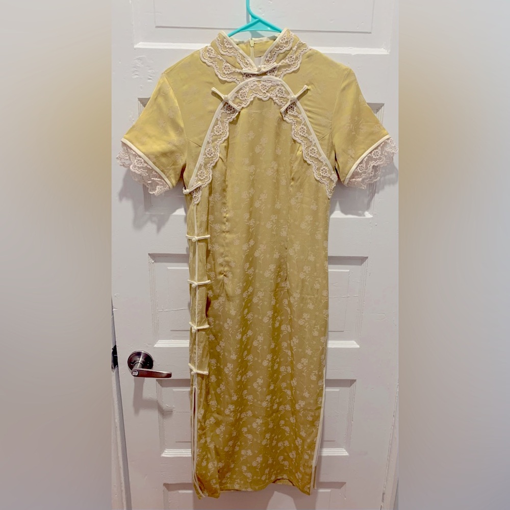 Elegant Yellow Midi Dress with Lace Trim